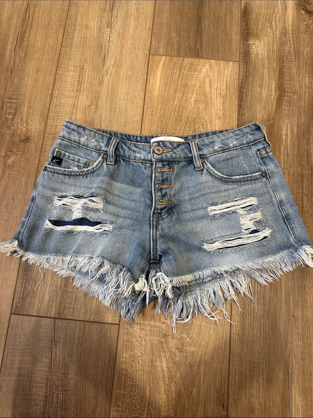 KanCan size 24 regular, Distressed Denim Shorts - Light Blue